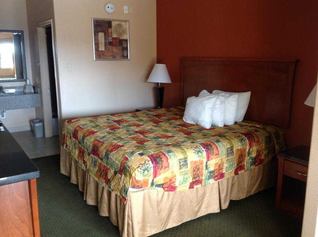 Budgetel Inn And Suites Hearne Room photo