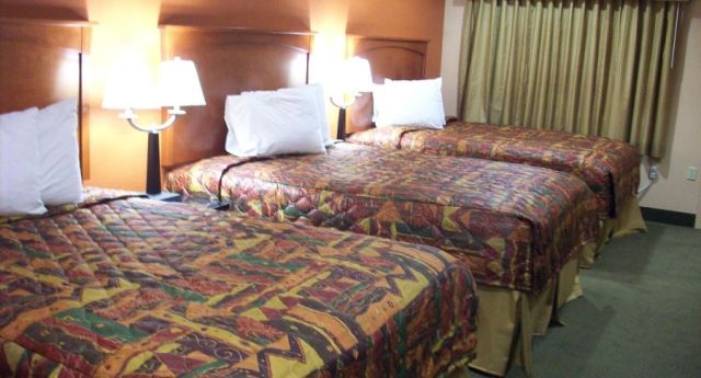 Budgetel Inn And Suites Hearne Room photo